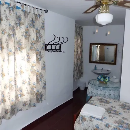 בית הארחה Agustina *